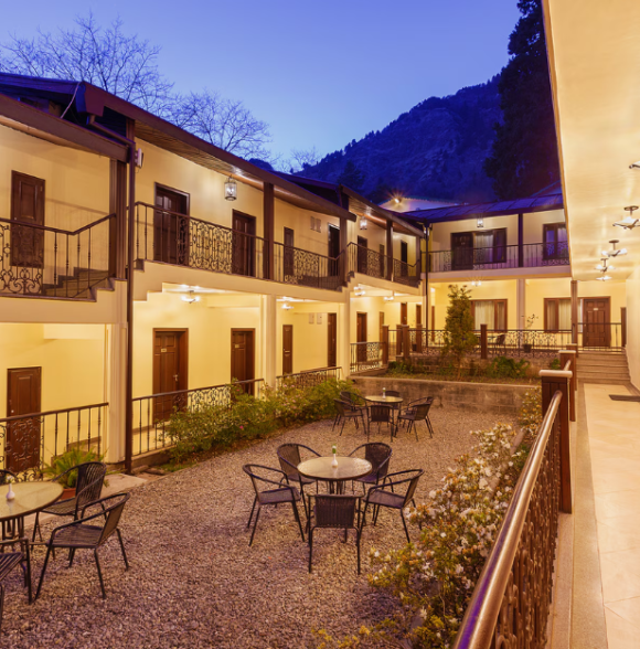 The Earl's Court, Nainital