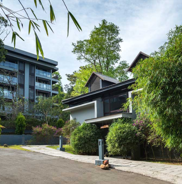 The Mountain Courtyard