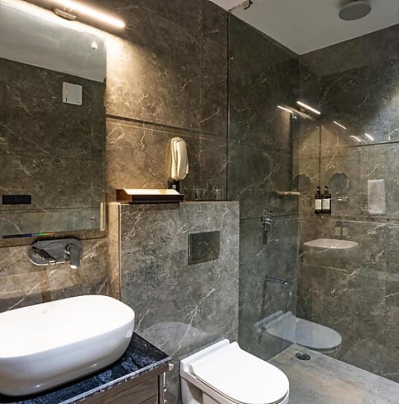 Regenta Place, Raaj